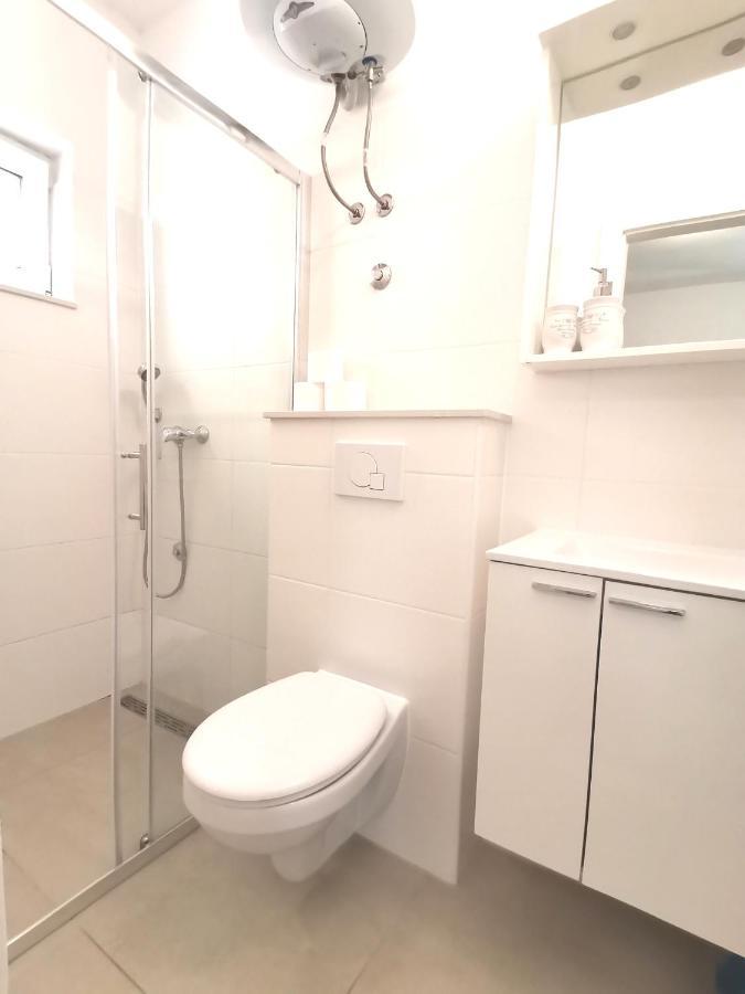 Apt White Idyll, 3 Bedrooms, 3 Bathrooms, Terrace Apt Promajna Eksteriør billede