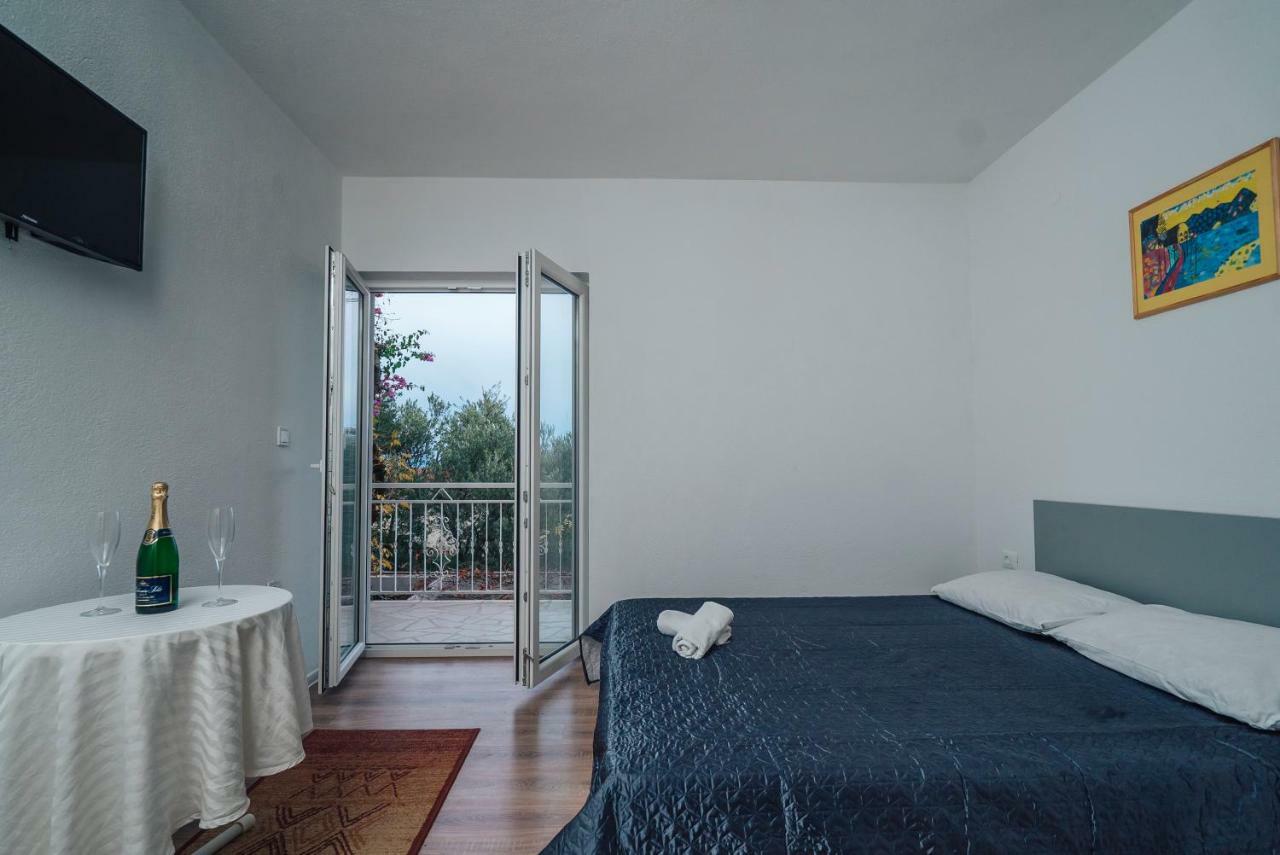 Apt White Idyll, 3 Bedrooms, 3 Bathrooms, Terrace Apt Promajna Eksteriør billede
